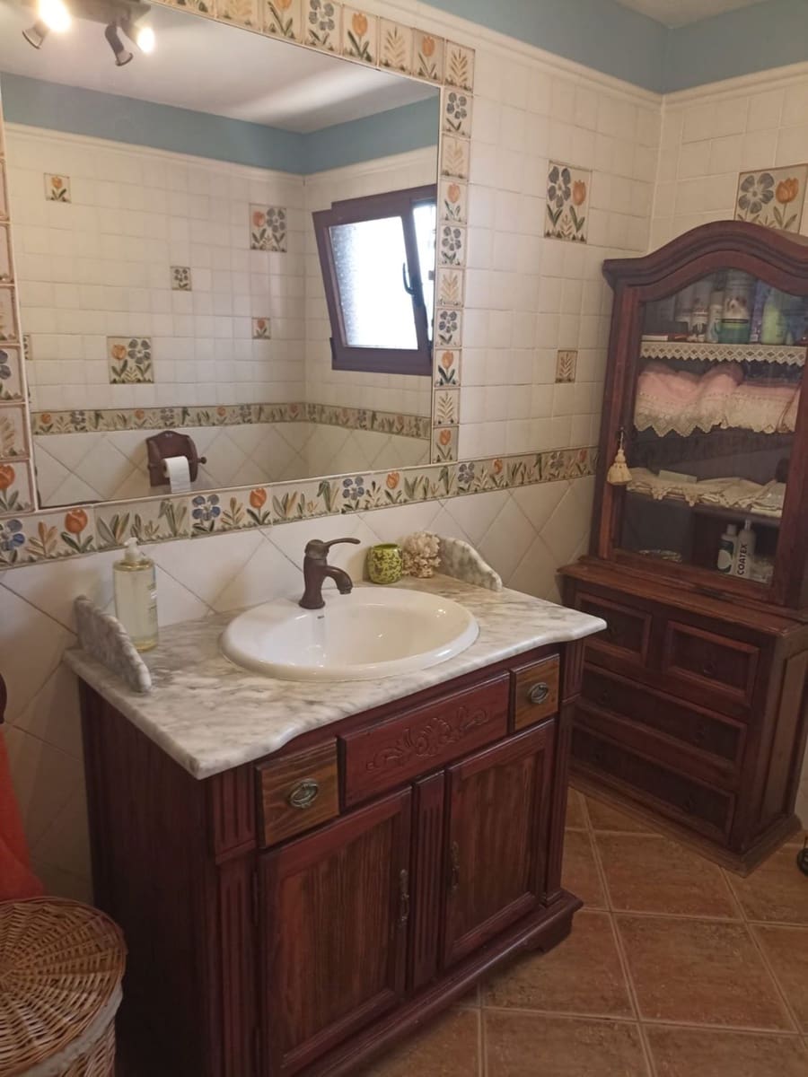 9 soveværelse Villa til salg i Malaga by med swimmingpool garage - € 980.000 (Ref: 7736023)