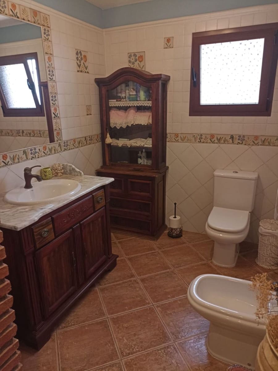 9 soveværelse Villa til salg i Malaga by med swimmingpool garage - € 980.000 (Ref: 7736023)