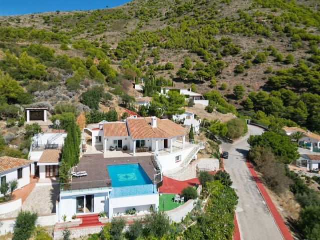 Byhus til salg i Valtocado - La Alquería - La Atalaya, Mijas - € 1.500.000 (Ref: 7912902)