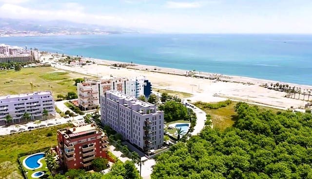 Piso de 3 habitaciones en Torre del Mar, Vélez-Málaga en venta - 528.000 € (Ref: 8575330)