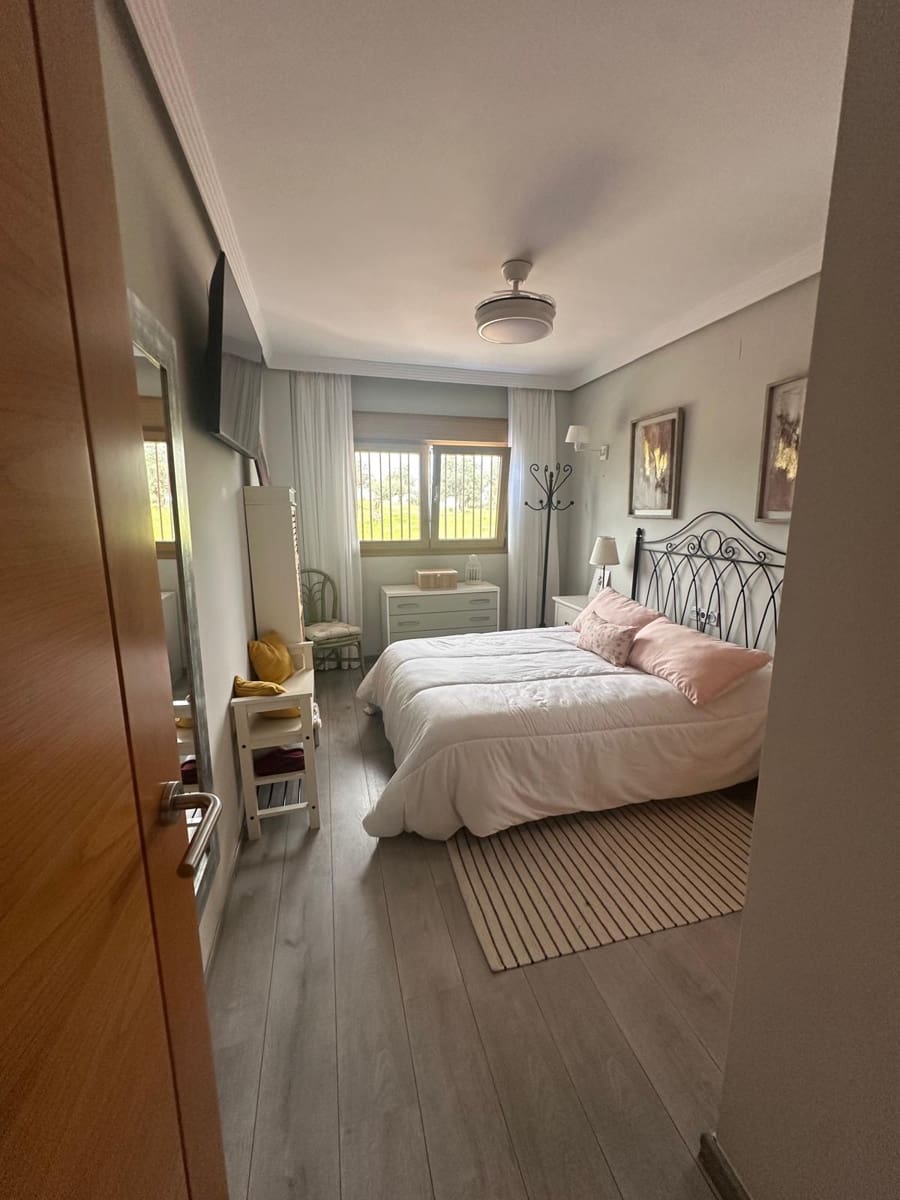 Adosado de 3 habitaciones en Caleta de Vélez en venta con piscina - 430.000 € (Ref: 9735960)