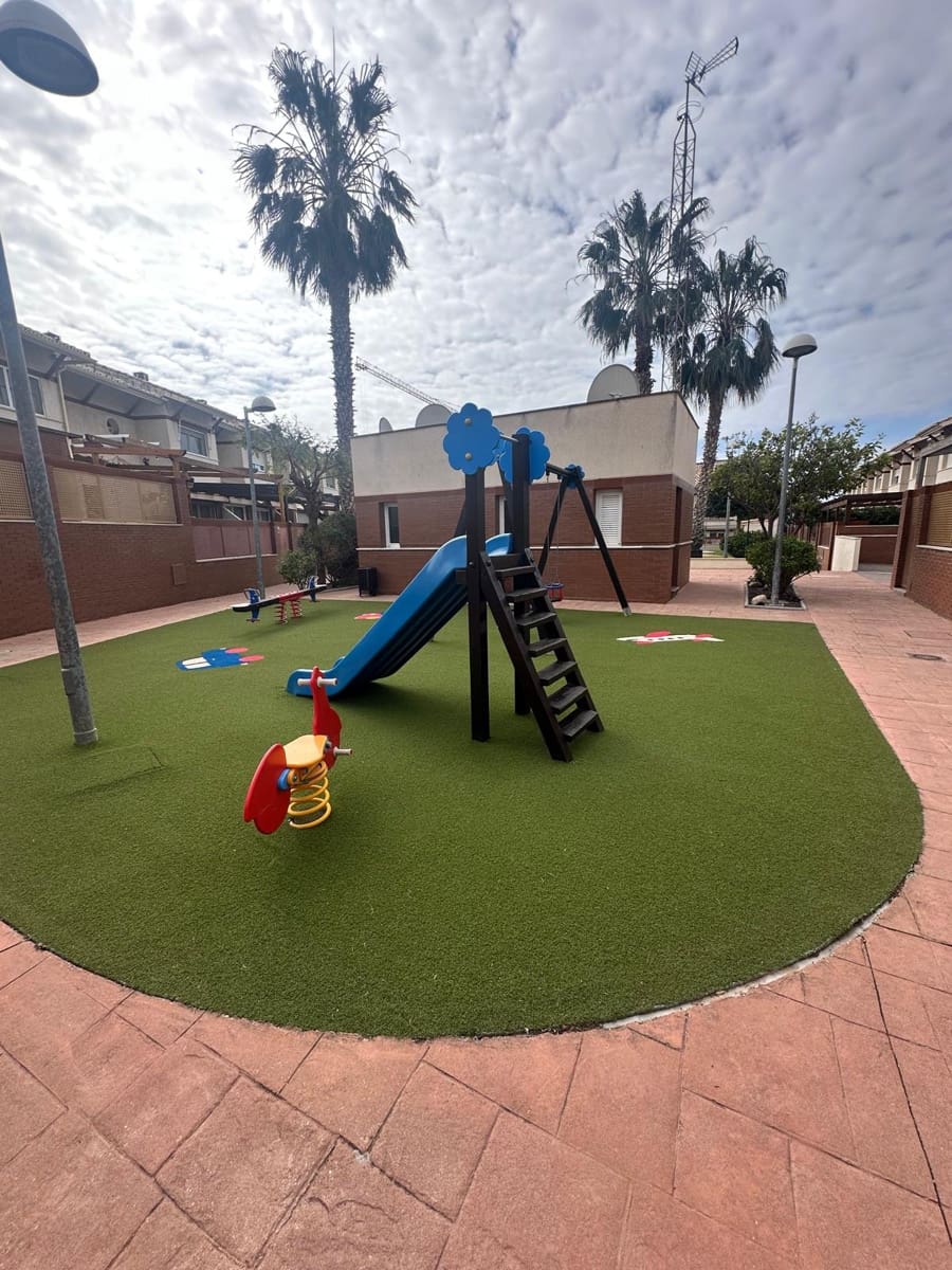 Adosado de 3 habitaciones en Caleta de Vélez en venta con piscina - 430.000 € (Ref: 9735960)