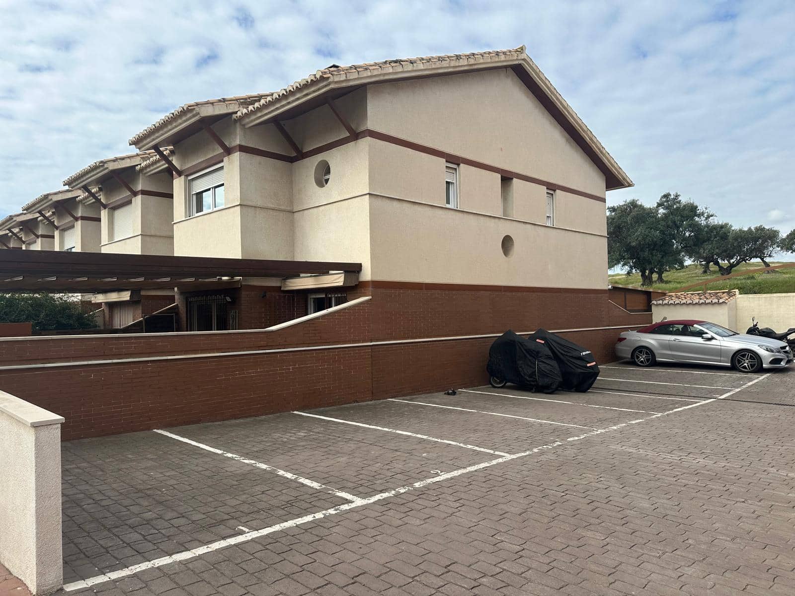 Adosado de 3 habitaciones en Caleta de Vélez en venta con piscina - 430.000 € (Ref: 9735960)