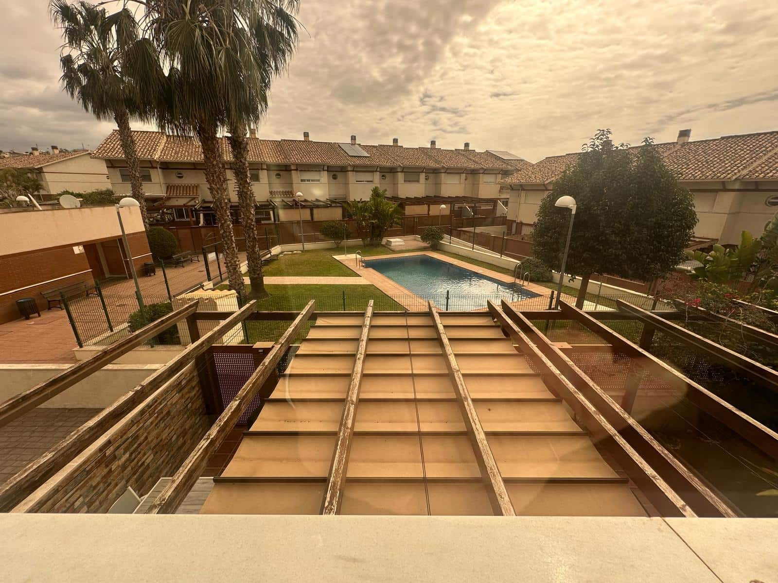 Adosado de 3 habitaciones en Caleta de Vélez en venta con piscina - 430.000 € (Ref: 9735960)