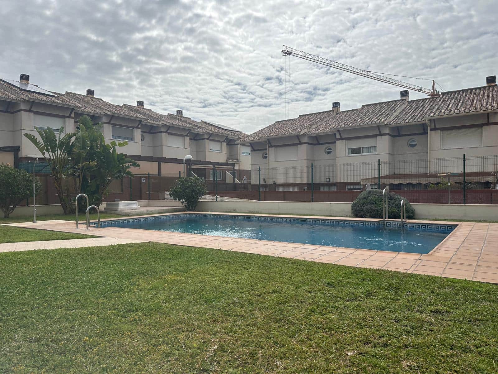 Adosado de 3 habitaciones en Caleta de Vélez en venta con piscina - 430.000 € (Ref: 9735960)