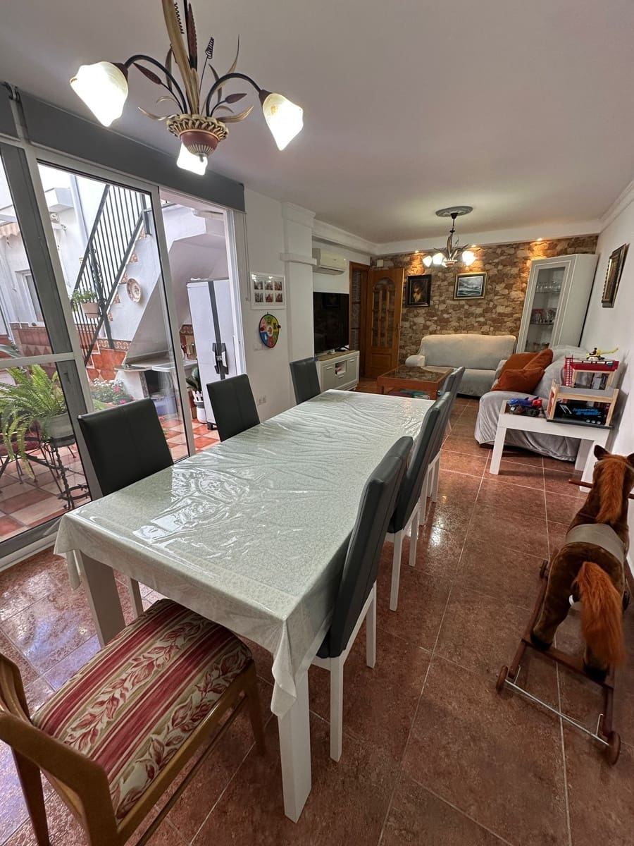 Townhouse for sale in Velez-Malaga - € 308,500 (Ref: 9784363)
