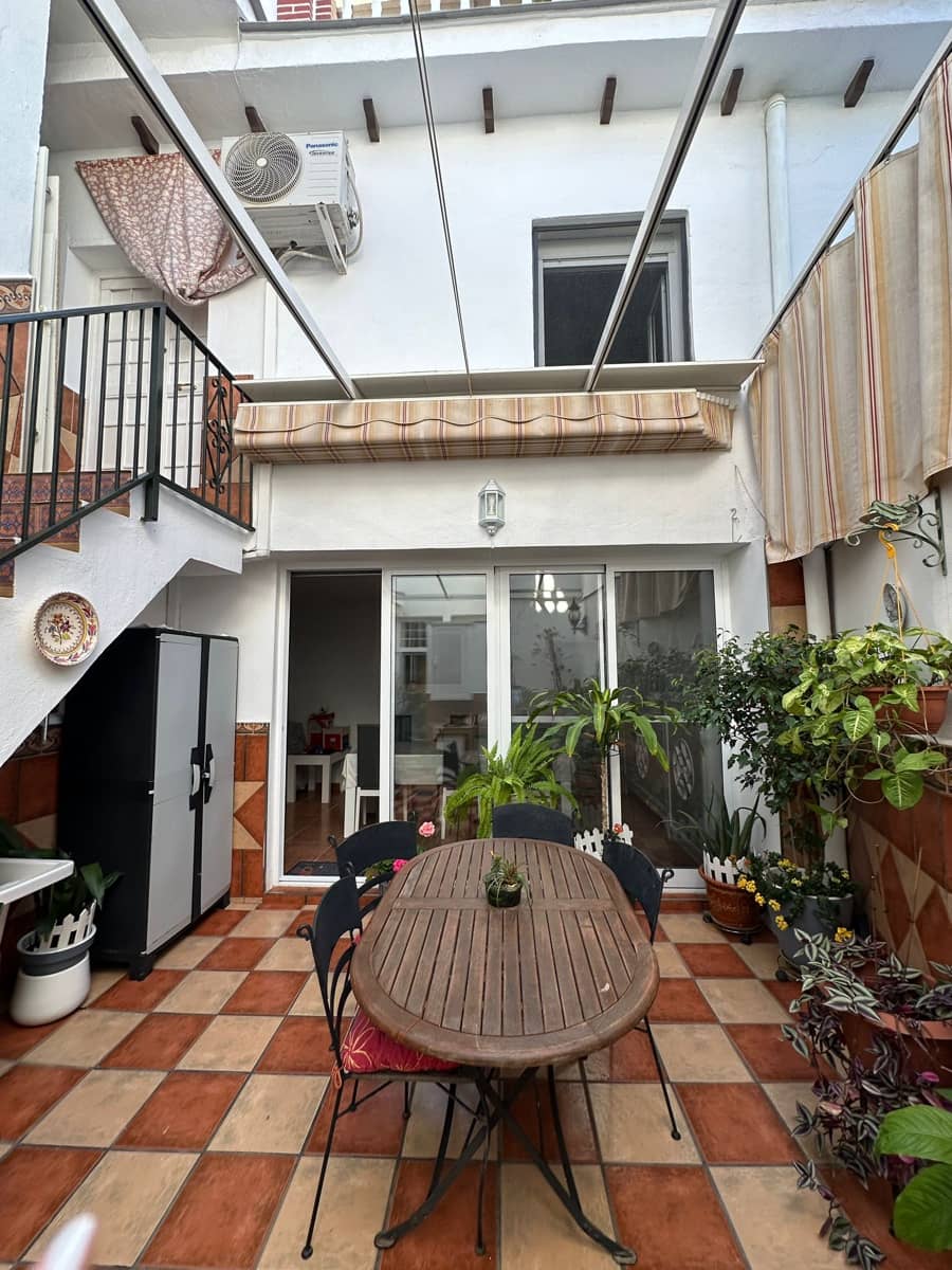 Townhouse for sale in Velez-Malaga - € 308,500 (Ref: 9784363)
