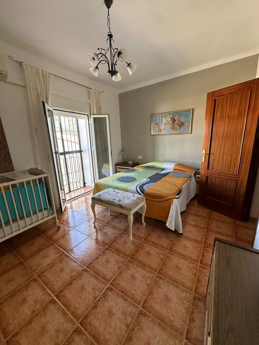 Townhouse for sale in Velez-Malaga - € 308,500 (Ref: 9784363)