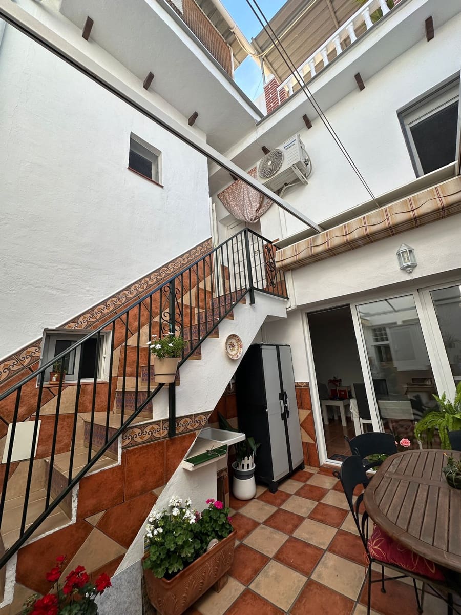Townhouse for sale in Velez-Malaga - € 308,500 (Ref: 9784363)