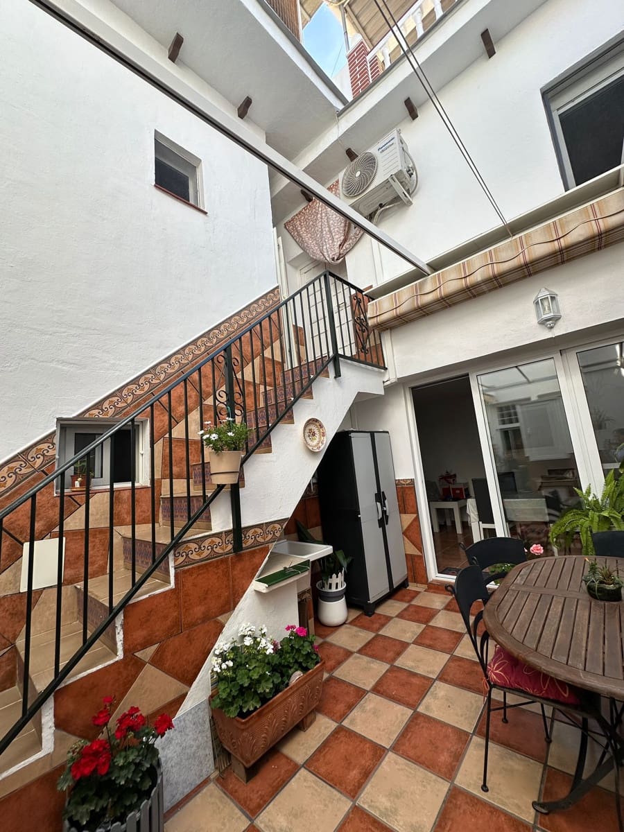 Townhouse for sale in Velez-Malaga - € 308,500 (Ref: 9784363)