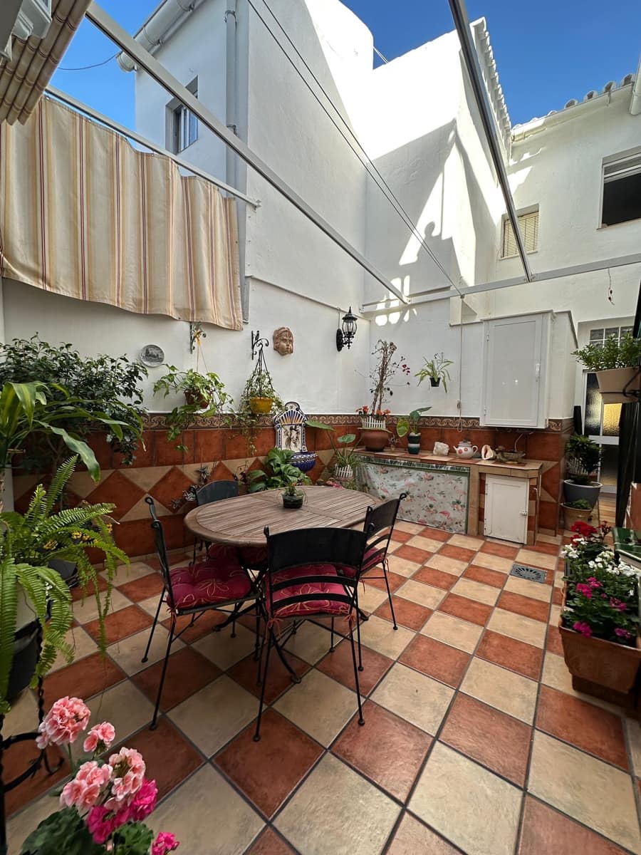 Townhouse for sale in Velez-Malaga - € 308,500 (Ref: 9784363)