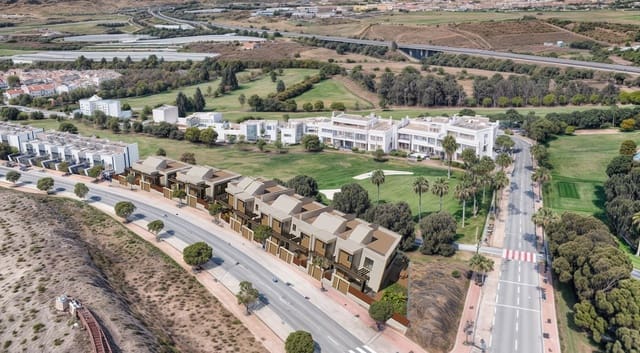 4 soveværelse Rækkehus til salg i Caleta de Vélez, Vélez-Málaga med swimmingpool garage - € 566.500 (Ref: 9793153)