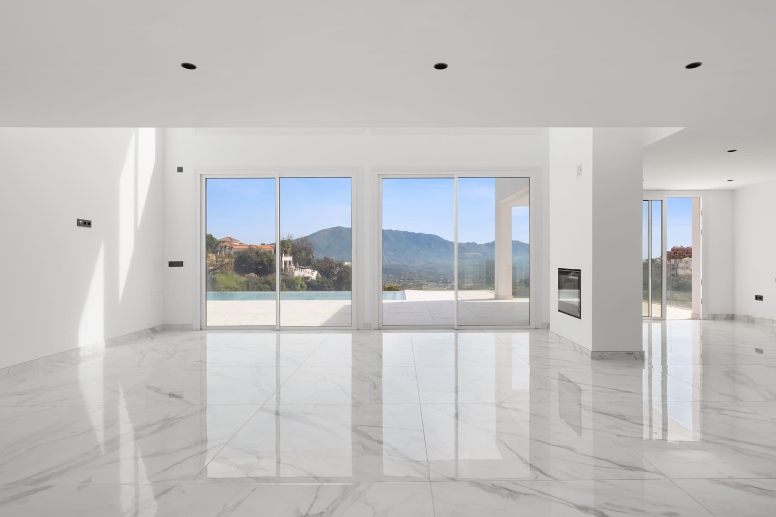 Villa for sale in Marbella with pool garage - € 1,599,000 (Ref: 9797413)