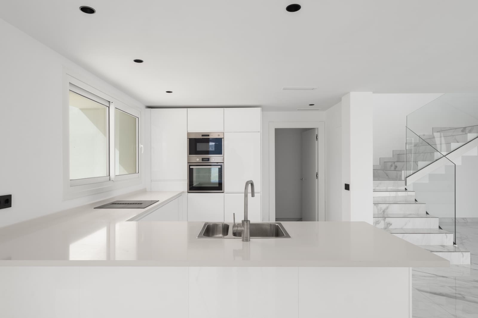 Villa for sale in Marbella with pool garage - € 1,599,000 (Ref: 9797413)