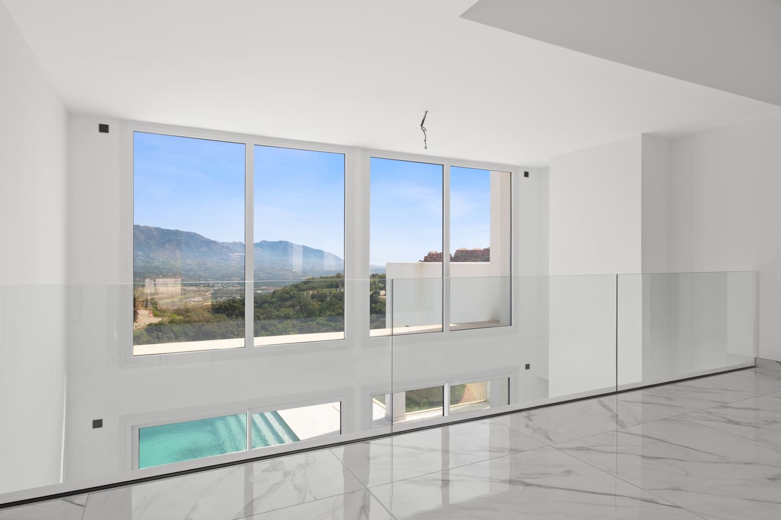 Villa for sale in Marbella with pool garage - € 1,599,000 (Ref: 9797413)