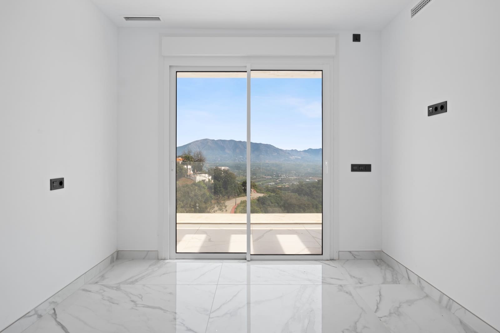 Villa for sale in Marbella with pool garage - € 1,599,000 (Ref: 9797413)