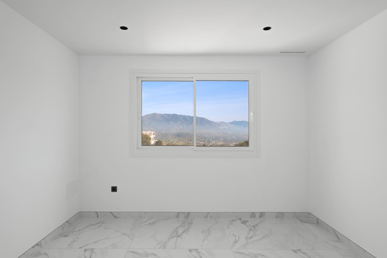 Villa for sale in Marbella with pool garage - € 1,599,000 (Ref: 9797413)