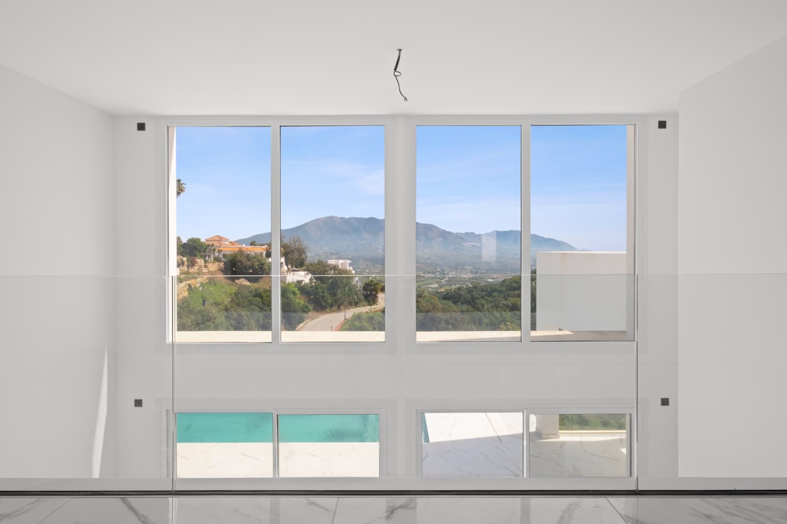 Villa for sale in Marbella with pool garage - € 1,599,000 (Ref: 9797413)