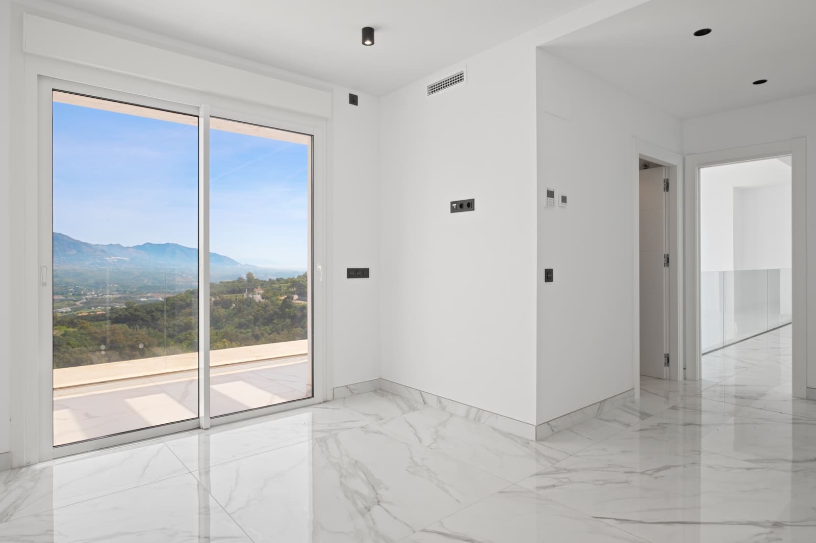 Villa for sale in Marbella with pool garage - € 1,599,000 (Ref: 9797413)