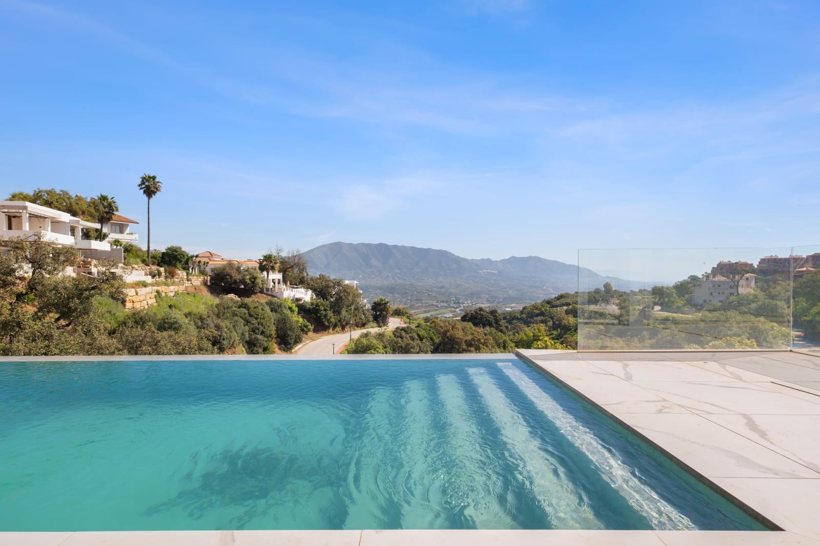 Villa for sale in Marbella with pool garage - € 1,599,000 (Ref: 9797413)