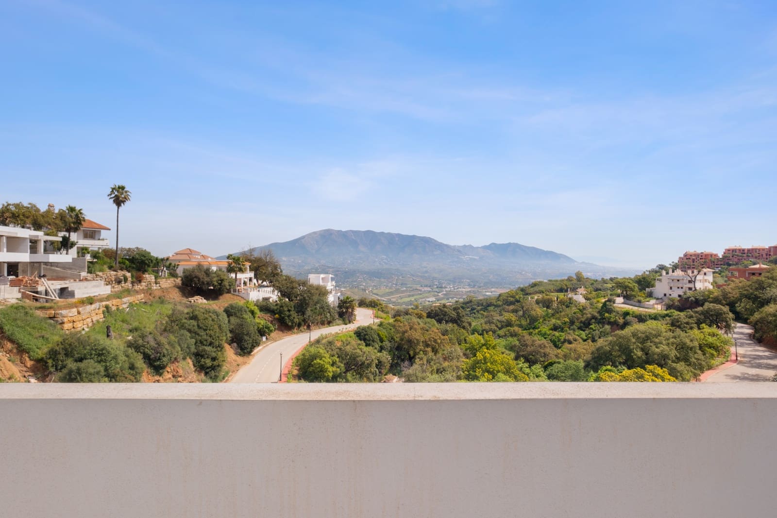 Villa for sale in Marbella with pool garage - € 1,599,000 (Ref: 9797413)