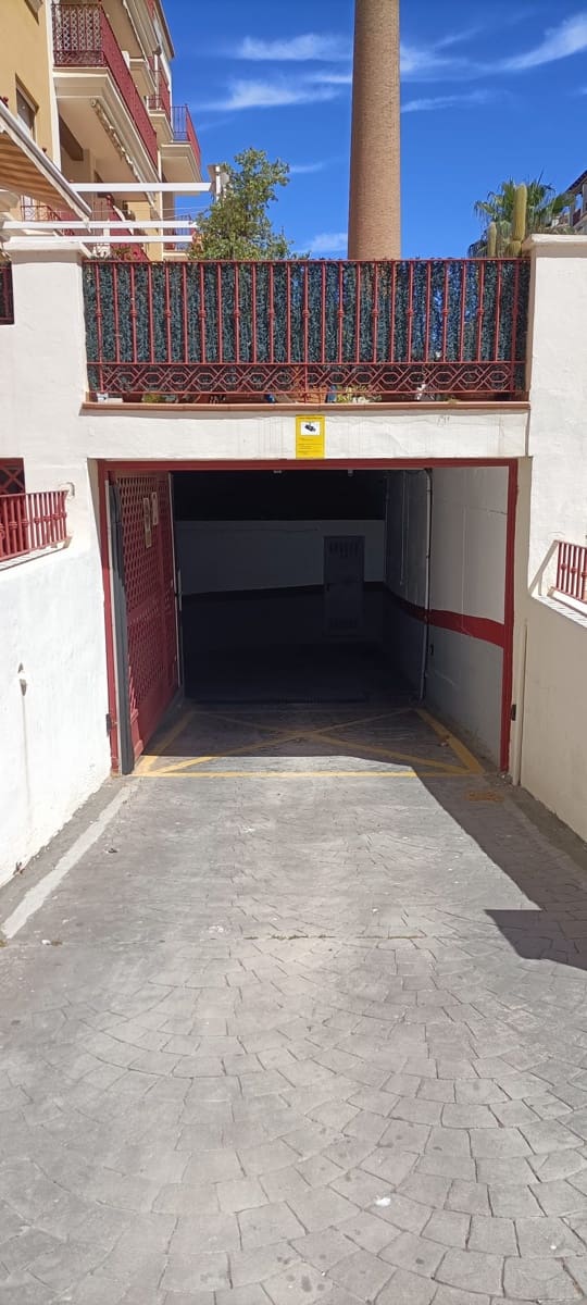 2 bedroom Penthouse for sale in Torre del Mar with pool garage - € 375,000 (Ref: 9838486)