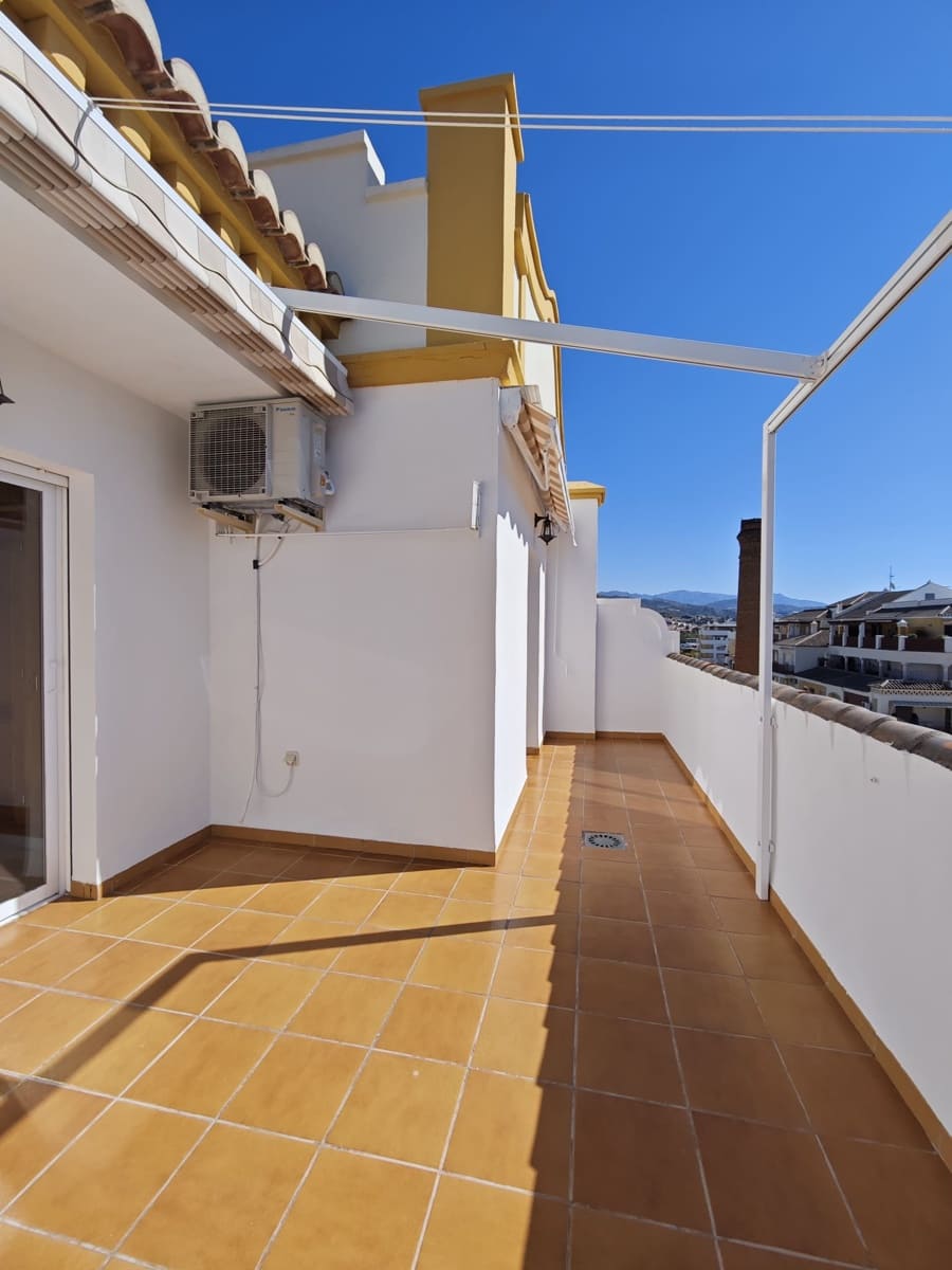 2 bedroom Penthouse for sale in Torre del Mar with pool garage - € 375,000 (Ref: 9838486)