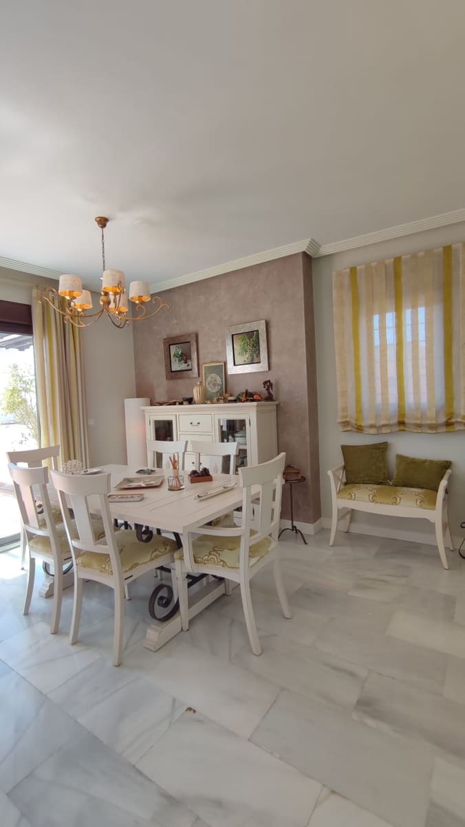 2 bedroom Penthouse for sale in Torre del Mar with pool garage - € 449,900 (Ref: 9838488)