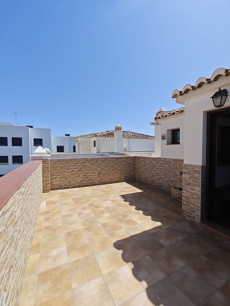 2 bedroom Penthouse for sale in Torre del Mar with pool garage - € 449,900 (Ref: 9838488)
