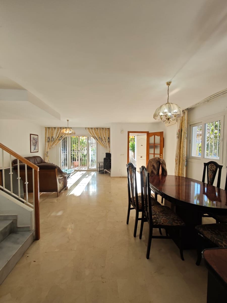 3 soveværelse Byhus til salg i Torre del Mar med garage - € 439.000 (Ref: 9838490)