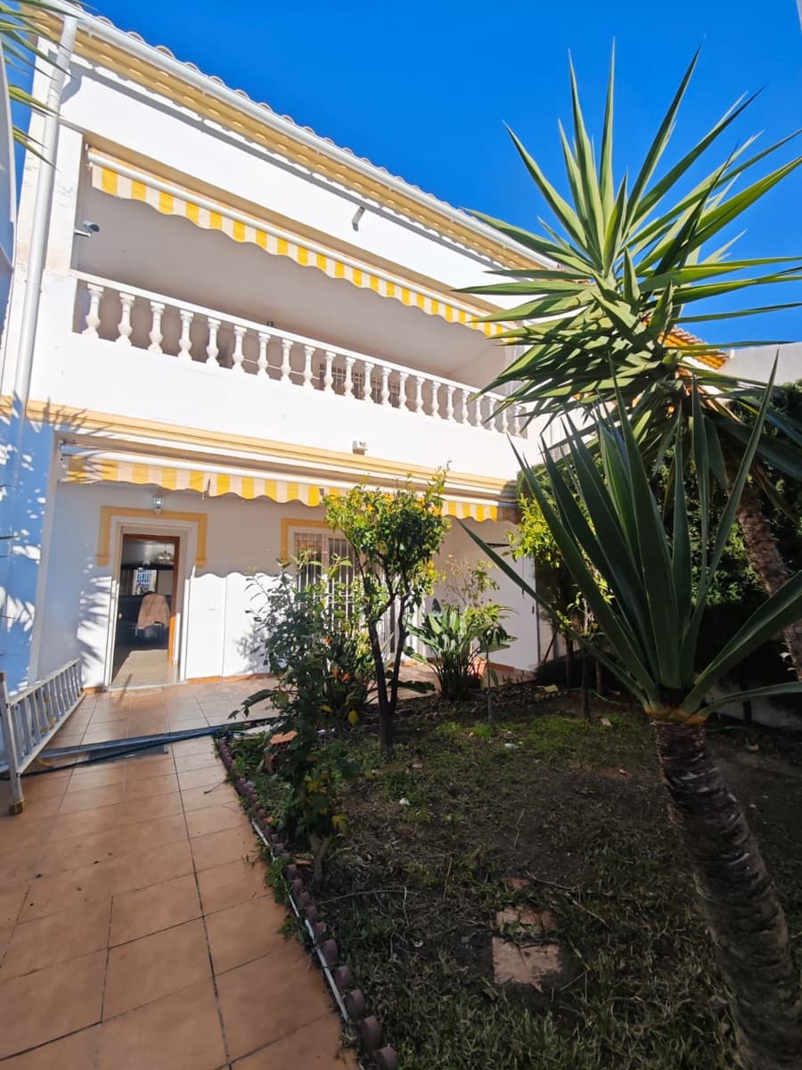 3 soveværelse Byhus til salg i Torre del Mar med garage - € 439.000 (Ref: 9838490)