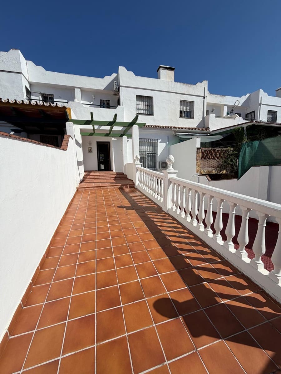 4 bedroom Terraced Villa for sale in Alhaurin de la Torre with pool garage - € 400,000 (Ref: 9877427)
