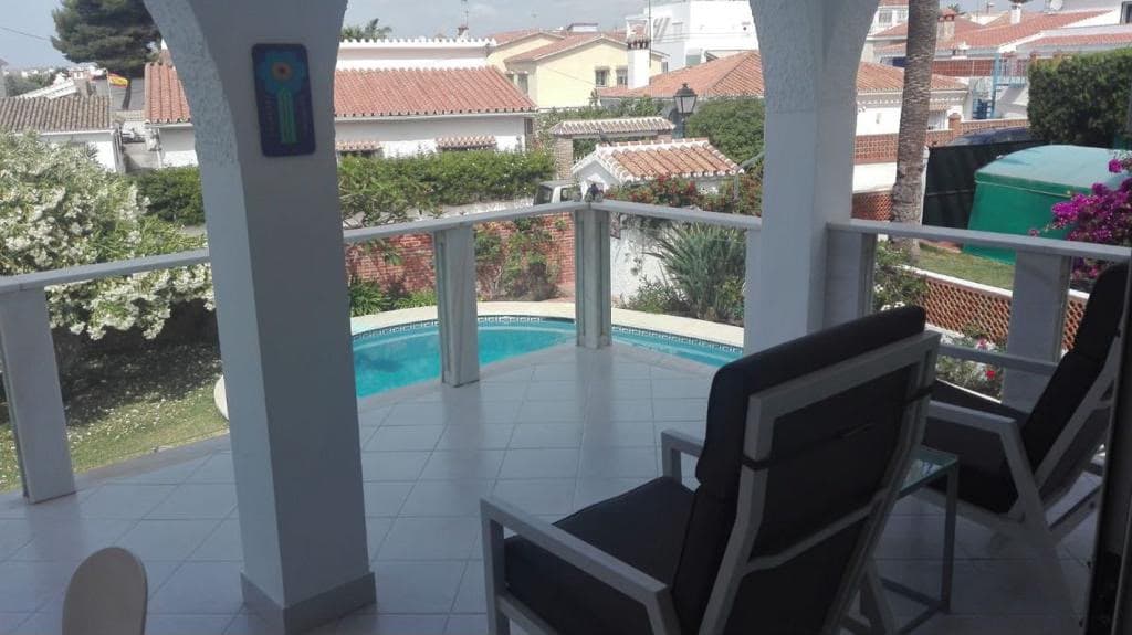 3 chambre Villa/Maison à vendre à Caleta de Velez avec piscine garage - 607 700 € (Ref: 9909342)