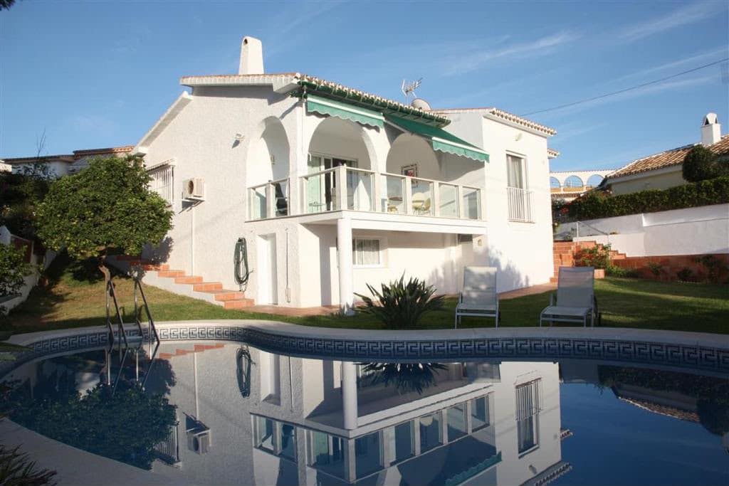 3 chambre Villa/Maison à vendre à Caleta de Velez avec piscine garage - 607 700 € (Ref: 9909342)