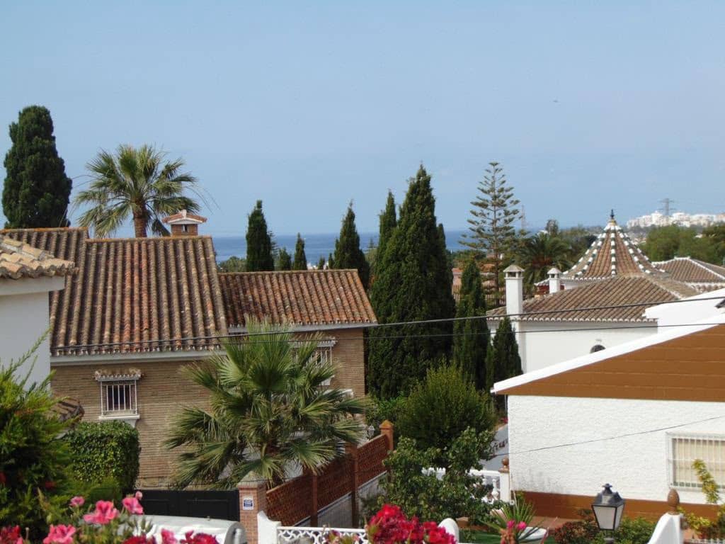 3 chambre Villa/Maison à vendre à Caleta de Velez avec piscine garage - 607 700 € (Ref: 9909342)