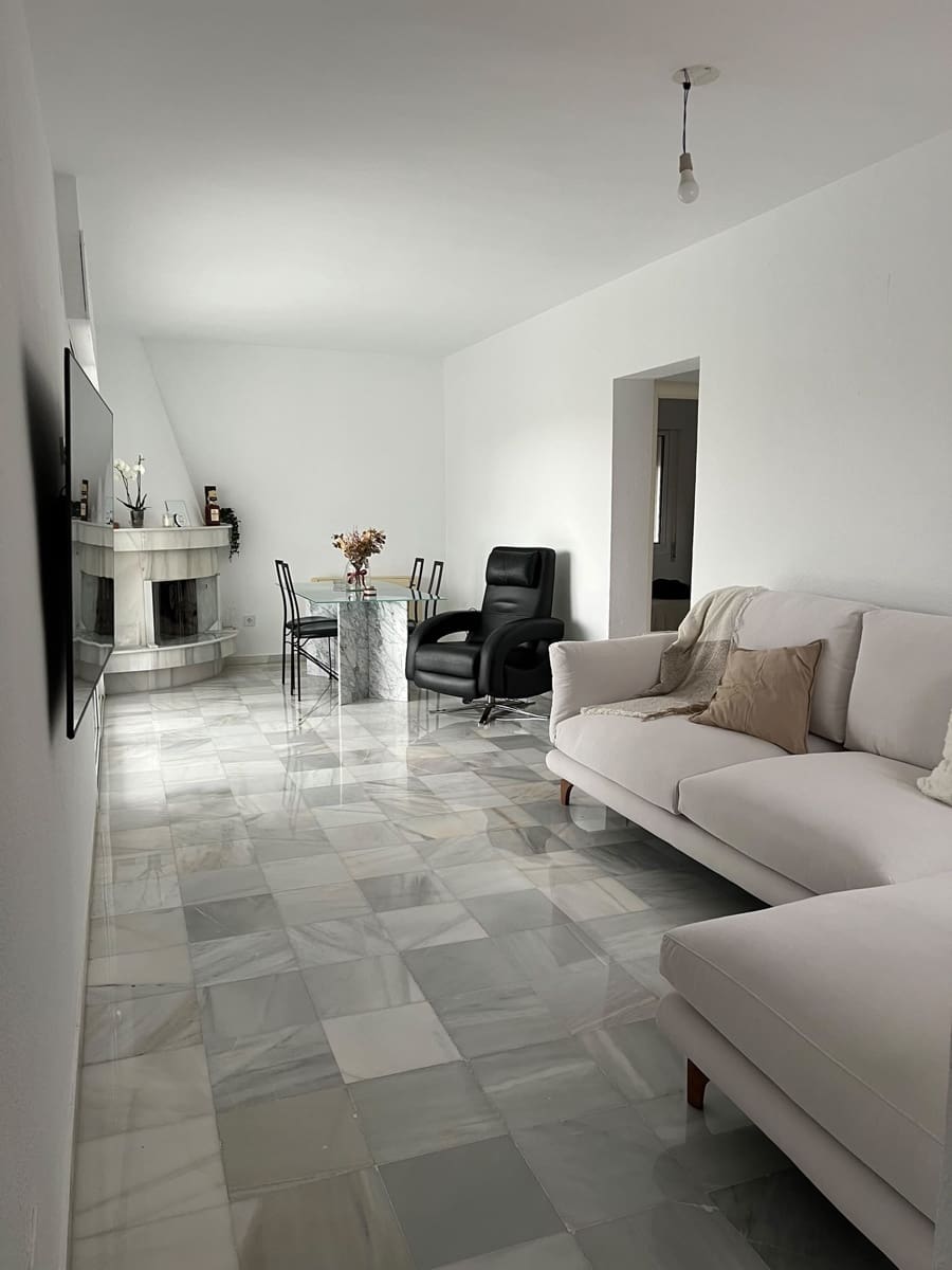 3 chambre Villa/Maison à vendre à Caleta de Velez avec piscine garage - 607 700 € (Ref: 9909342)