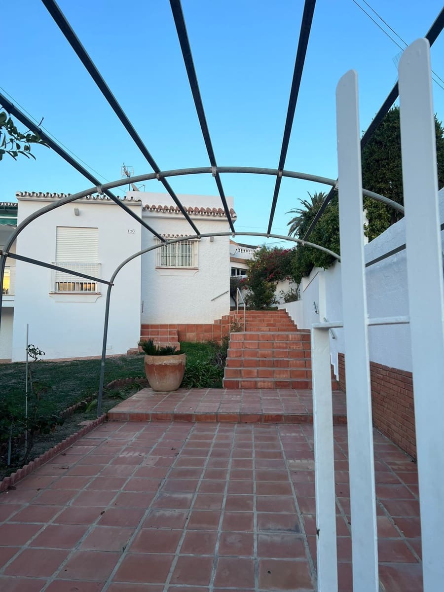 3 chambre Villa/Maison à vendre à Caleta de Velez avec piscine garage - 607 700 € (Ref: 9909342)