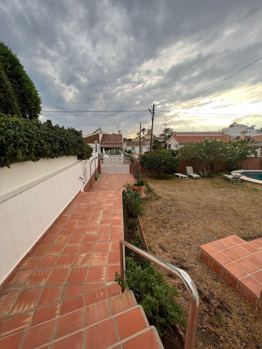 3 chambre Villa/Maison à vendre à Caleta de Velez avec piscine garage - 607 700 € (Ref: 9909342)