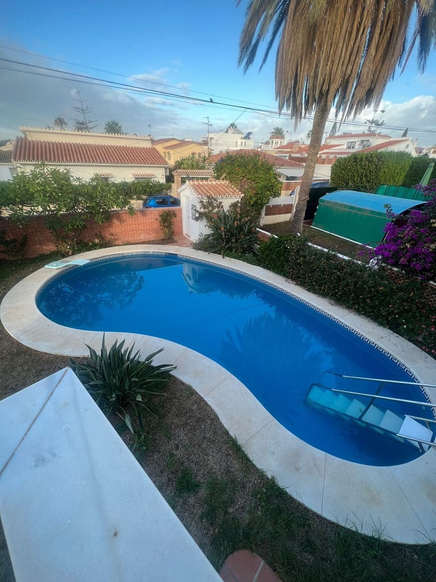 3 chambre Villa/Maison à vendre à Caleta de Velez avec piscine garage - 607 700 € (Ref: 9909342)
