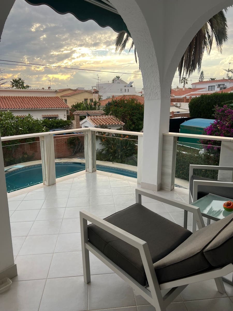 3 chambre Villa/Maison à vendre à Caleta de Velez avec piscine garage - 607 700 € (Ref: 9909342)