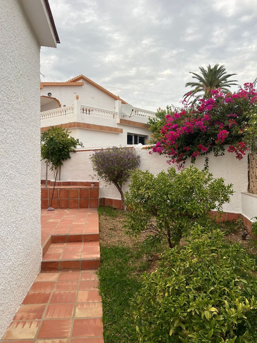 3 chambre Villa/Maison à vendre à Caleta de Velez avec piscine garage - 607 700 € (Ref: 9909342)