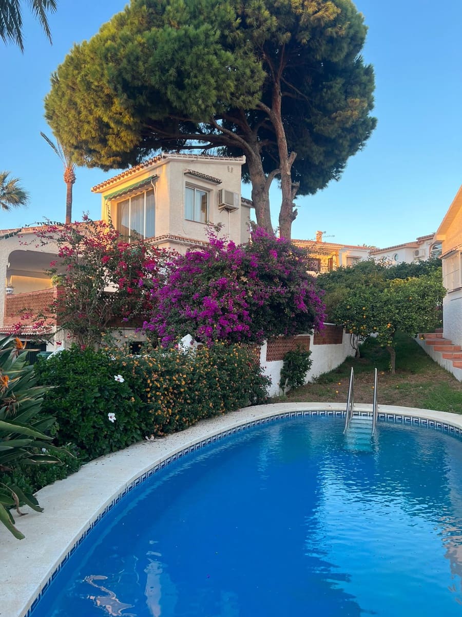 3 chambre Villa/Maison à vendre à Caleta de Velez avec piscine garage - 607 700 € (Ref: 9909342)