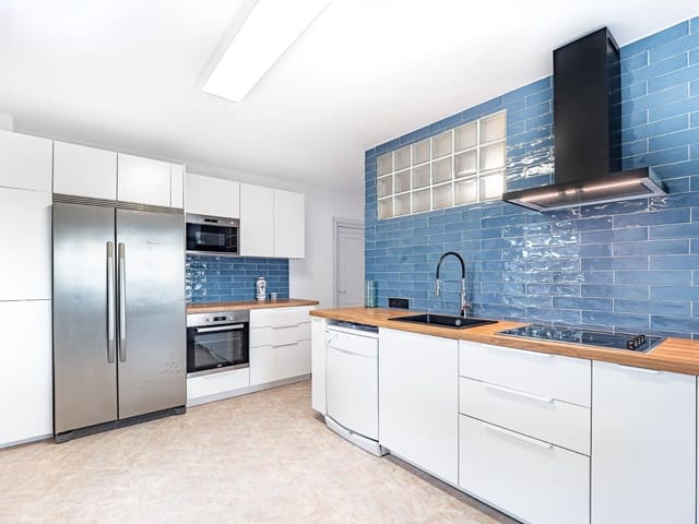 4 Zimmer Villa zu verkaufen in Rincón de la Victoria mit Pool Garage - 856.698 € (Ref: 9924854)