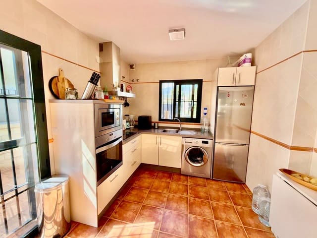 Chalet de 3 habitaciones en Alcaucín en venta con piscina garaje - 270.000 € (Ref: 9973754)