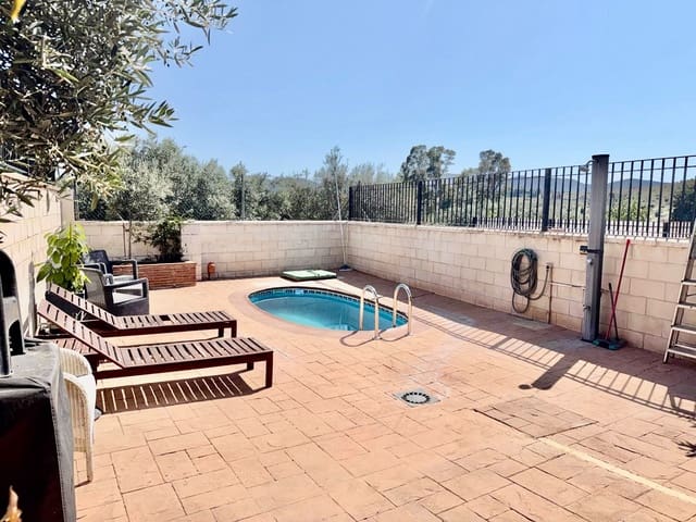 Chalet de 3 habitaciones en Alcaucín en venta con piscina garaje - 270.000 € (Ref: 9973754)