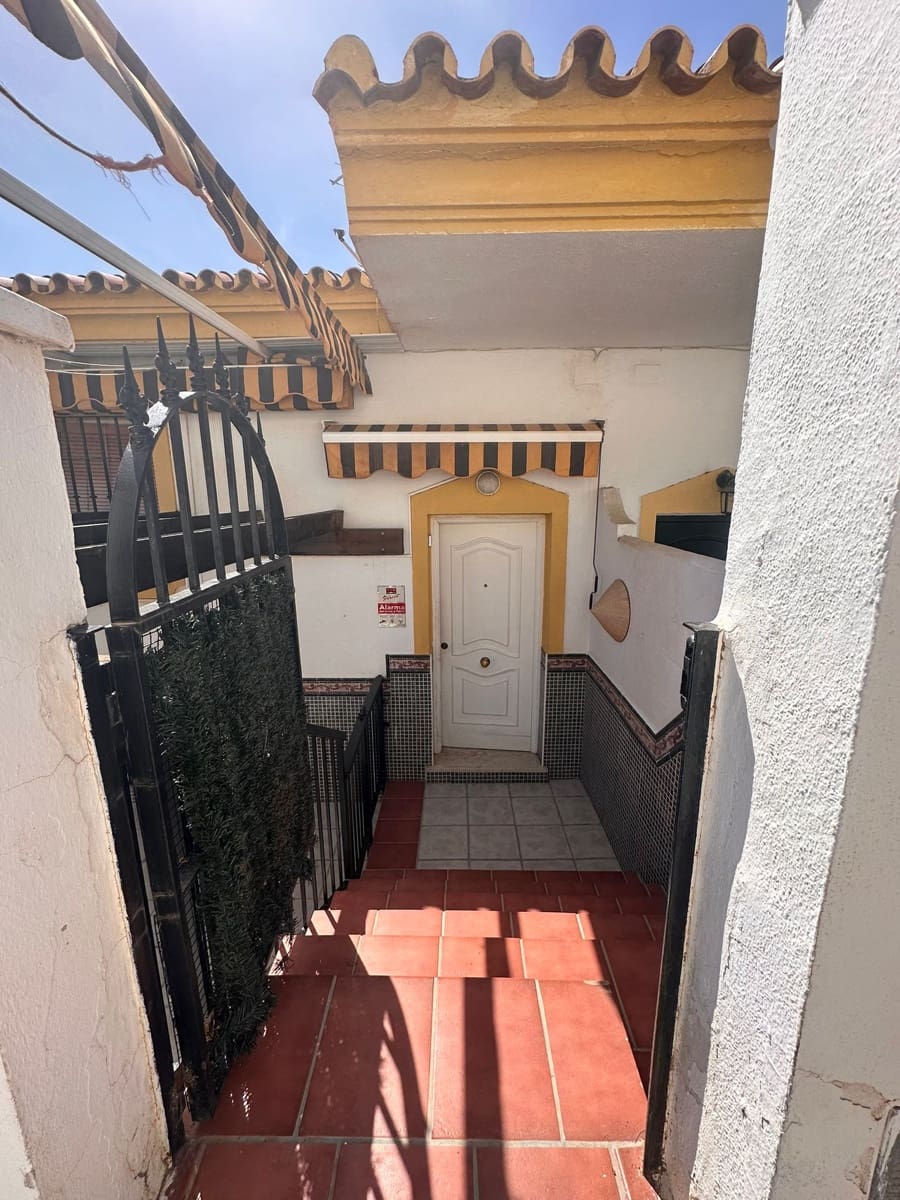 3 sypialnia Dom szeregowy na sprzedaż w Rincon de la Victoria z garażem - 329 000 € (Ref: 9981360)