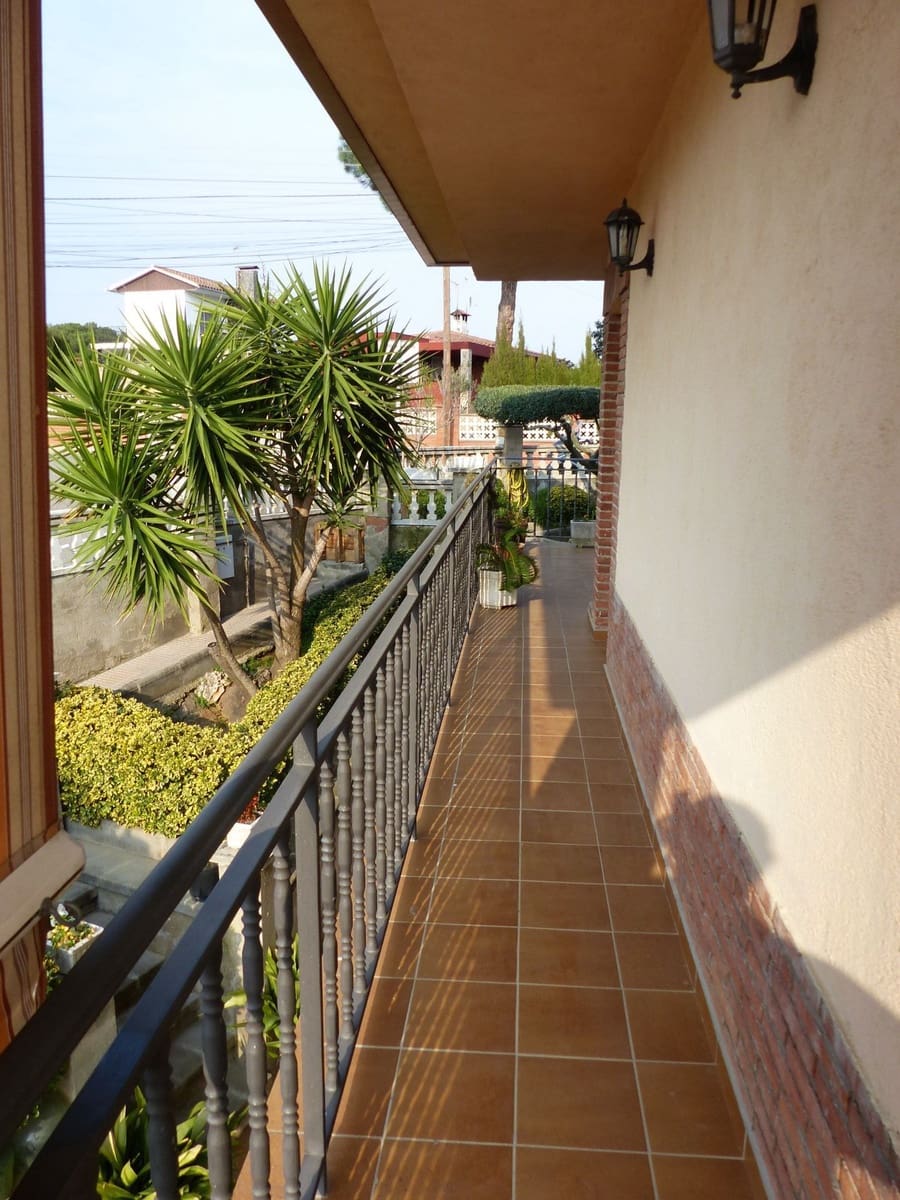 6 bedroom Villa for sale in Fogars de la Selva - € 290,000 (Ref: 5816081)