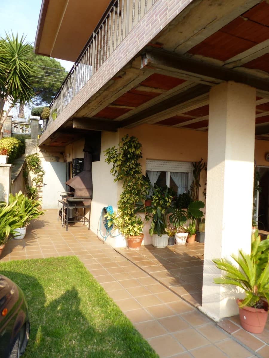 6 bedroom Villa for sale in Fogars de la Selva - € 290,000 (Ref: 5816081)