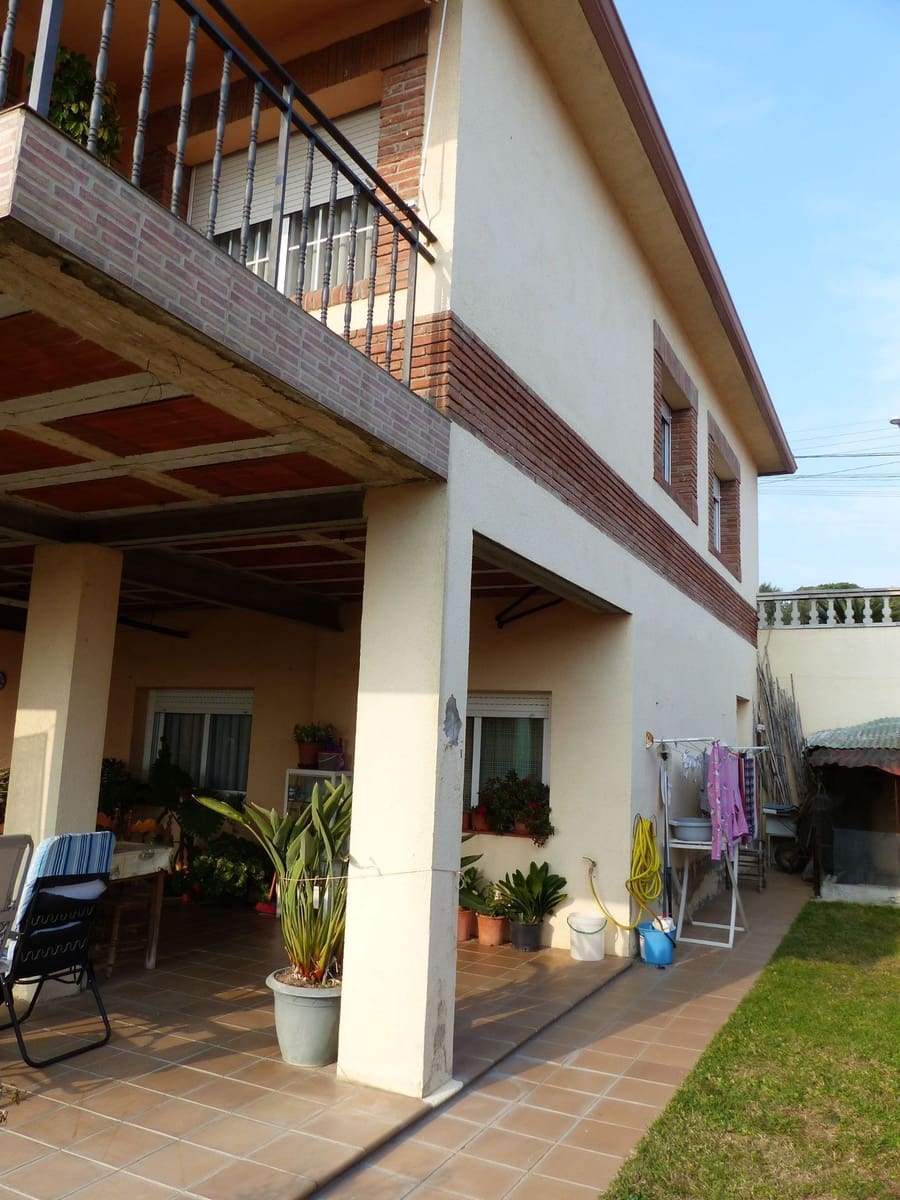 6 bedroom Villa for sale in Fogars de la Selva - € 290,000 (Ref: 5816081)