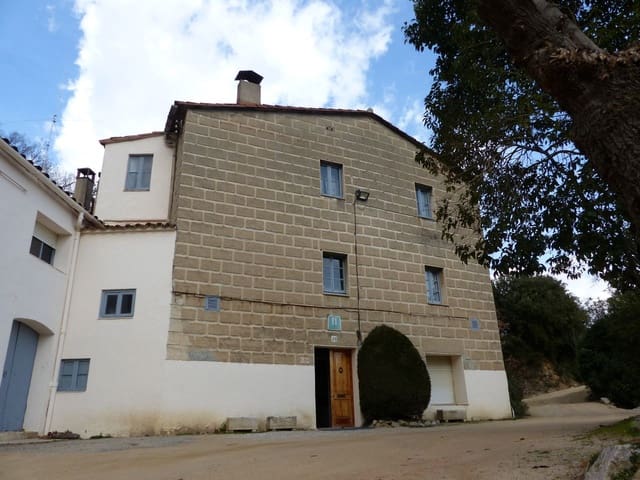 16 quarto Quinta/Casa Rural para venda em Montseny com piscina garagem - 950 000 € (Ref: 6037751)
